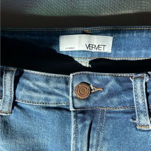 Vervet ankle raw hem jeans. Size 29.